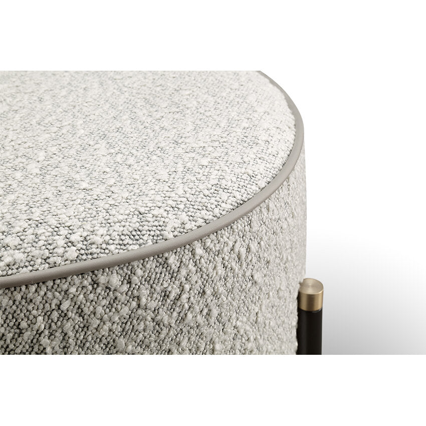 Bastia Beyaz Teddy Bukle Kumaşlı Siyah Metal Ayaklı Pirinç Eskitme Pabuç Detaylı Yuvarlak Puf